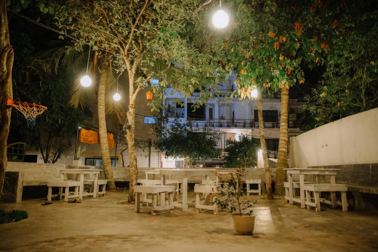 Celestial Inn Mirissa Bagian luar foto
