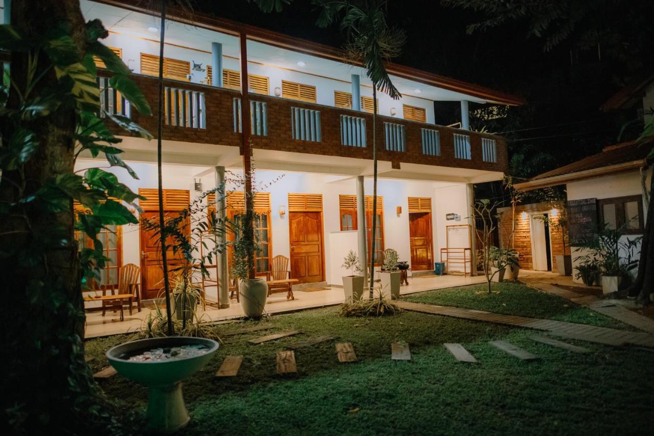 Celestial Inn Mirissa Bagian luar foto