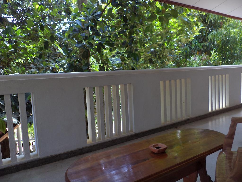 Celestial Inn Mirissa Bagian luar foto