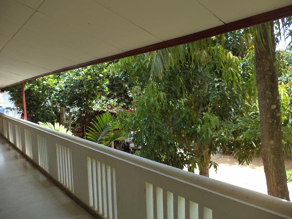 Celestial Inn Mirissa Bagian luar foto