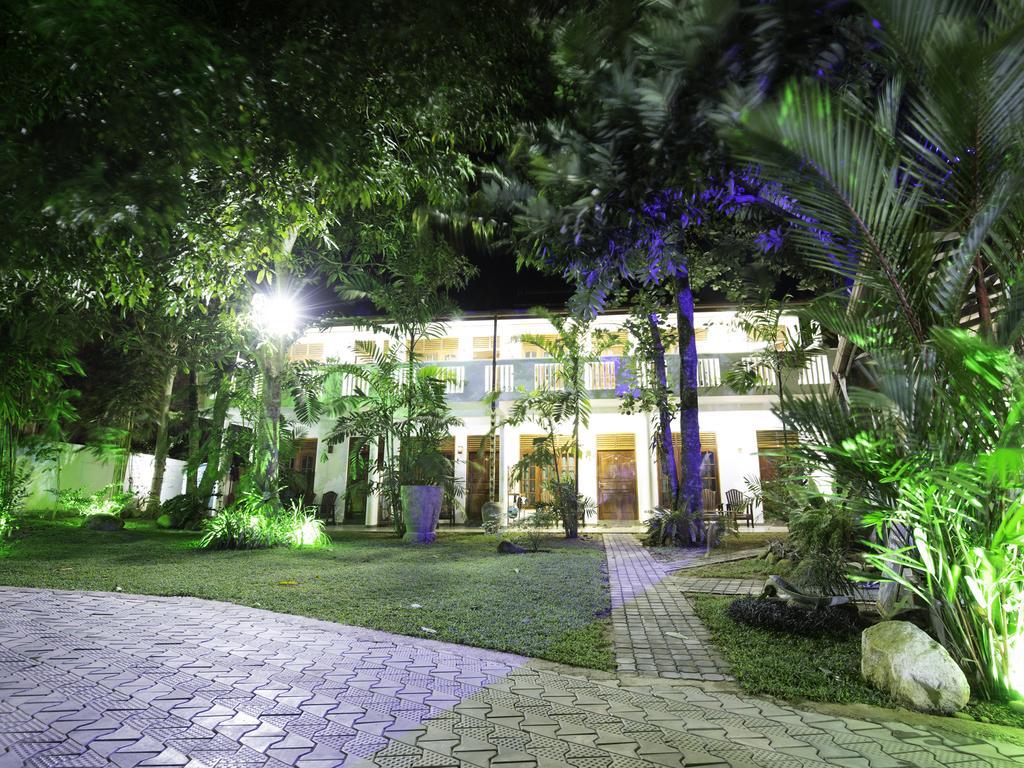 Celestial Inn Mirissa Bagian luar foto