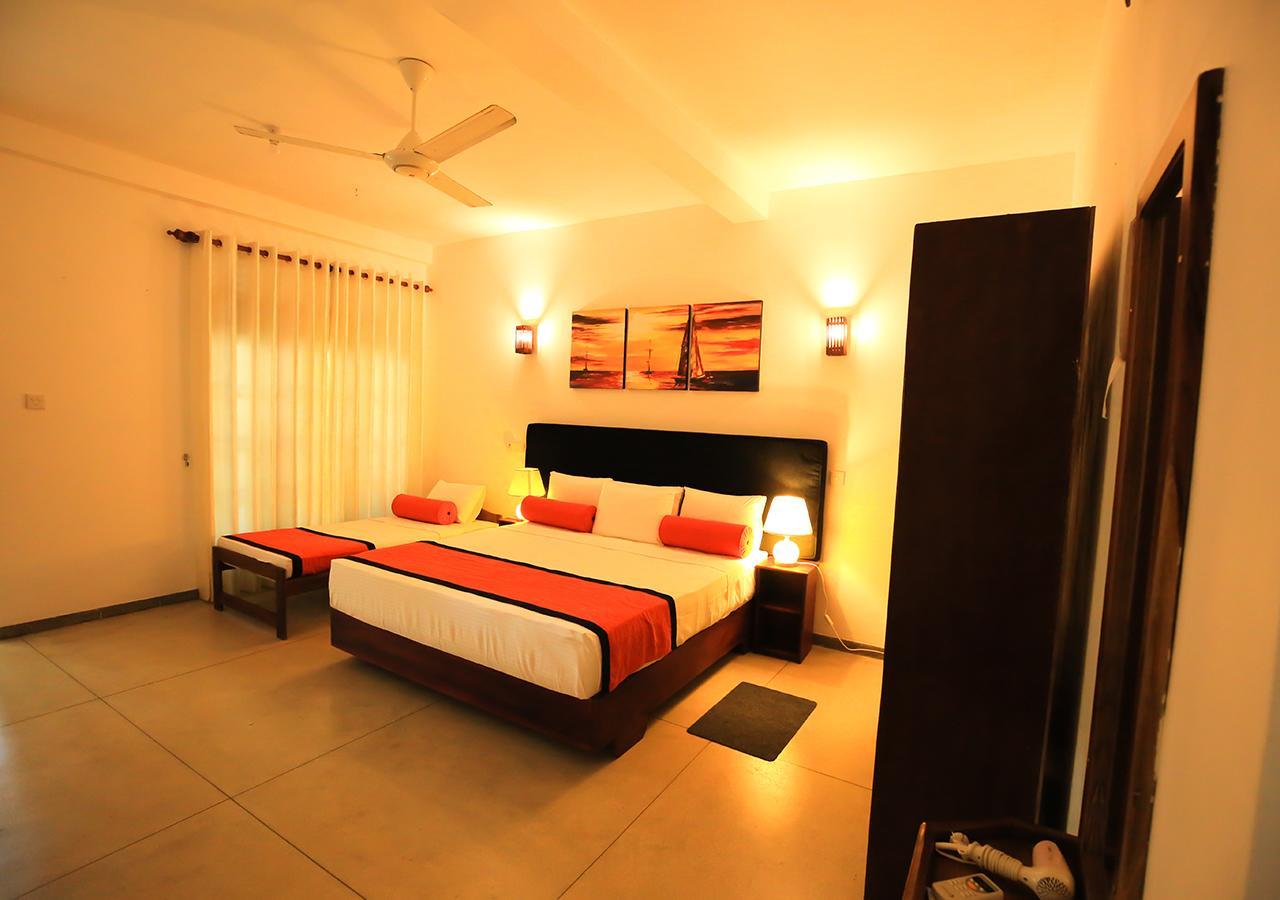 Celestial Inn Mirissa Bagian luar foto