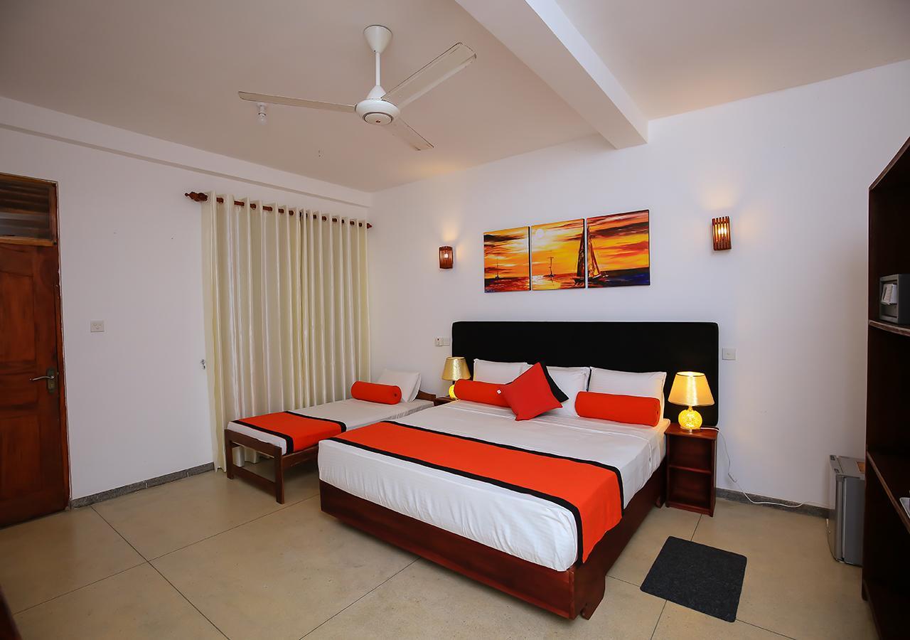 Celestial Inn Mirissa Bagian luar foto