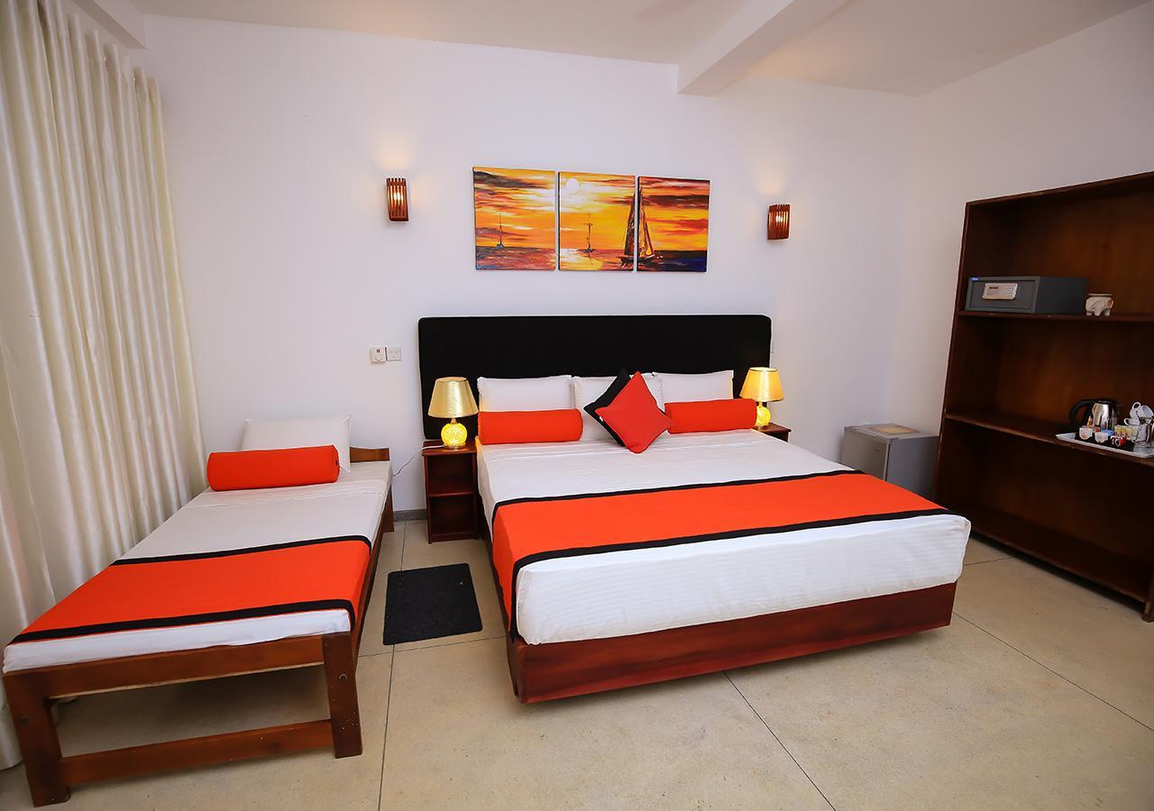 Celestial Inn Mirissa Bagian luar foto