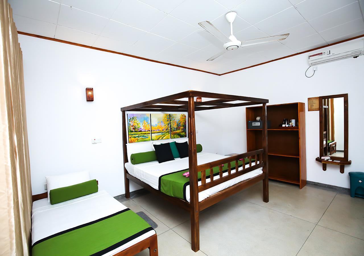 Celestial Inn Mirissa Bagian luar foto