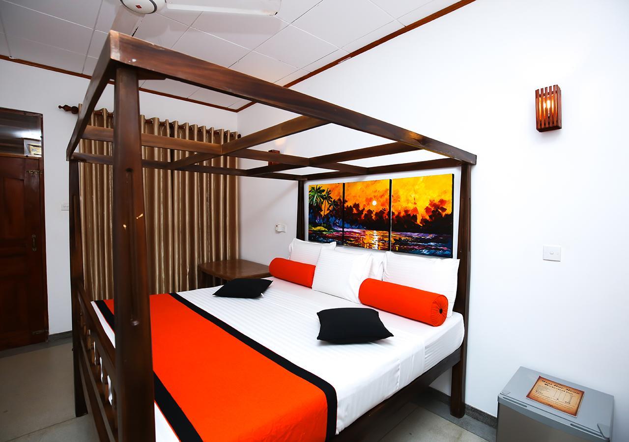 Celestial Inn Mirissa Bagian luar foto