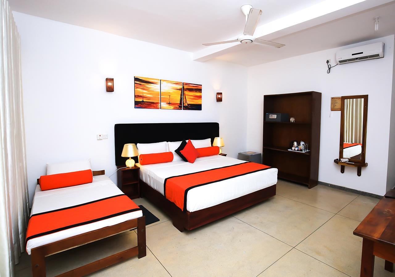 Celestial Inn Mirissa Bagian luar foto