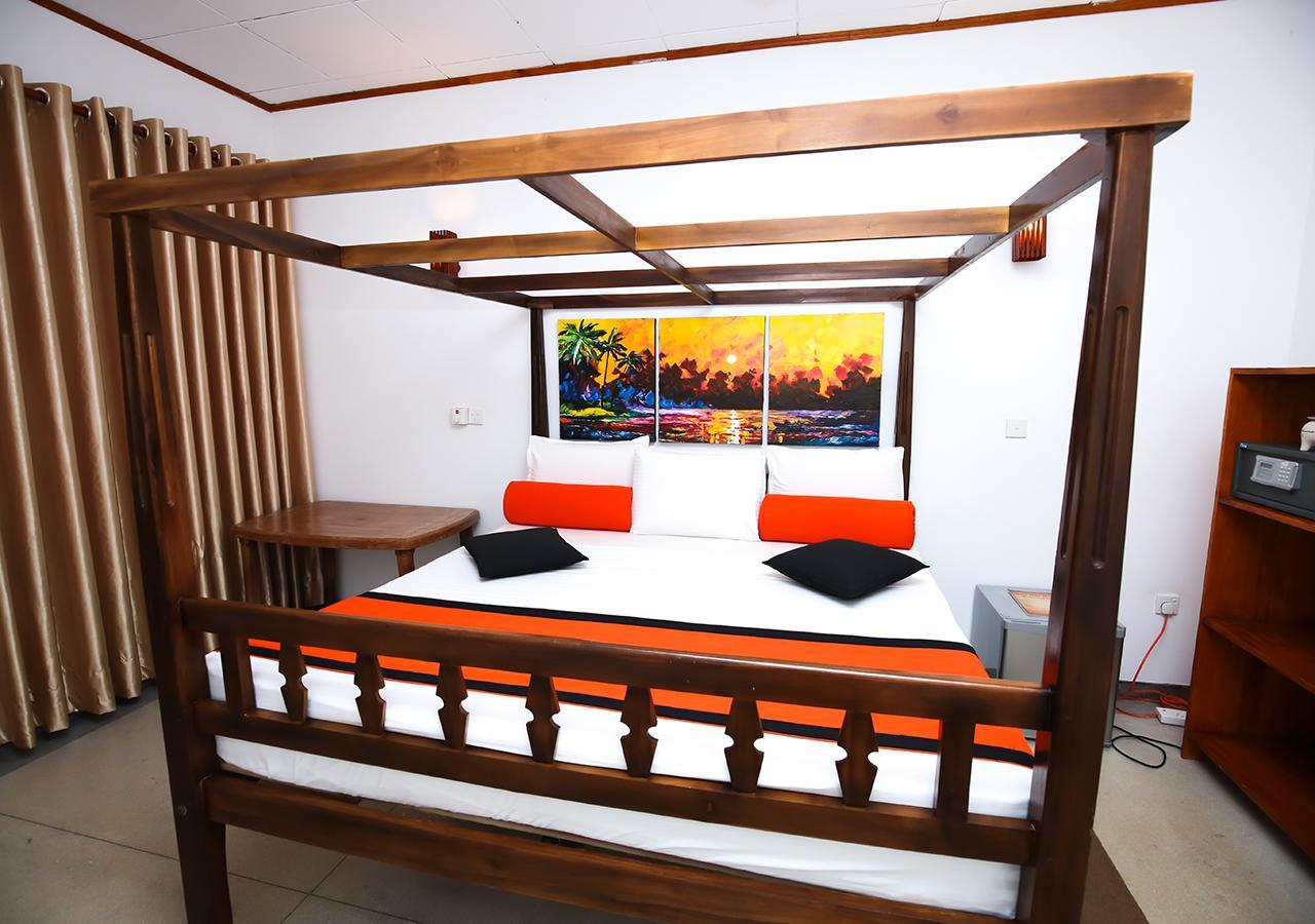 Celestial Inn Mirissa Bagian luar foto