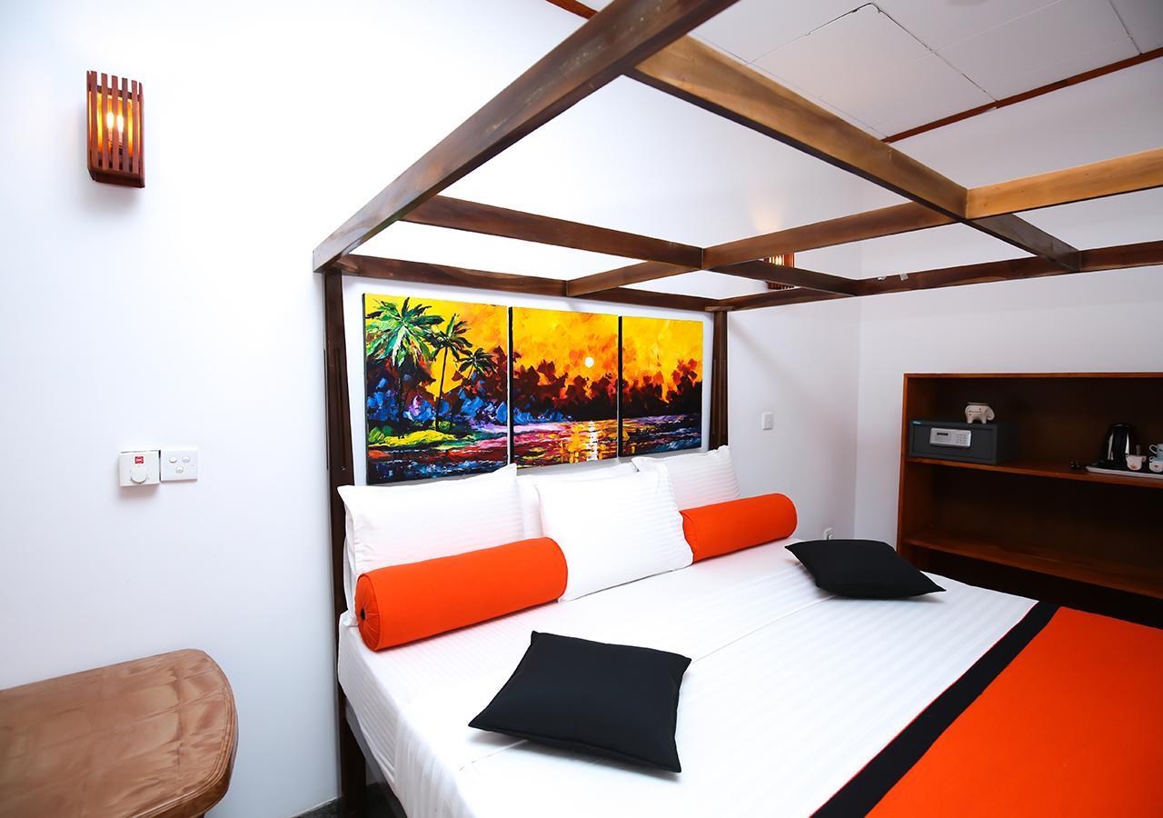 Celestial Inn Mirissa Bagian luar foto