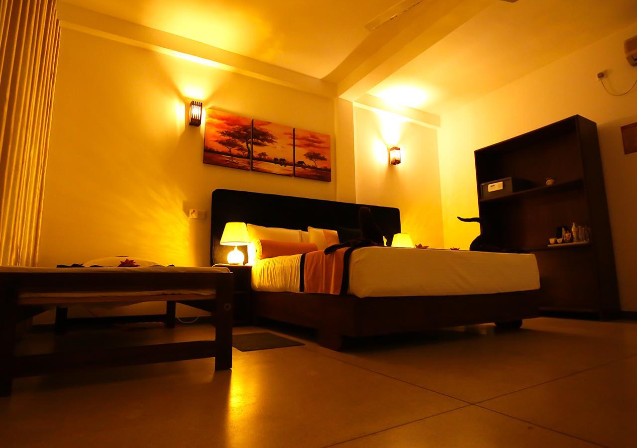 Celestial Inn Mirissa Bagian luar foto