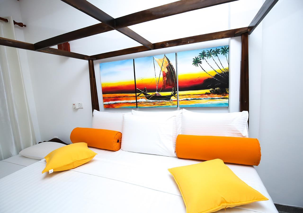 Celestial Inn Mirissa Bagian luar foto